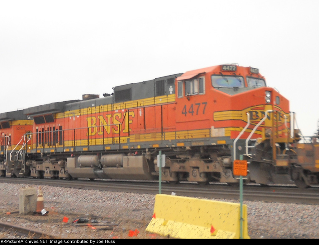 BNSF 4477